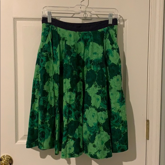 Anthropologie Dresses & Skirts - Green flowy skirt with pockets